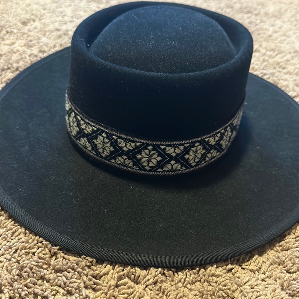 Olive & Pique felt hat